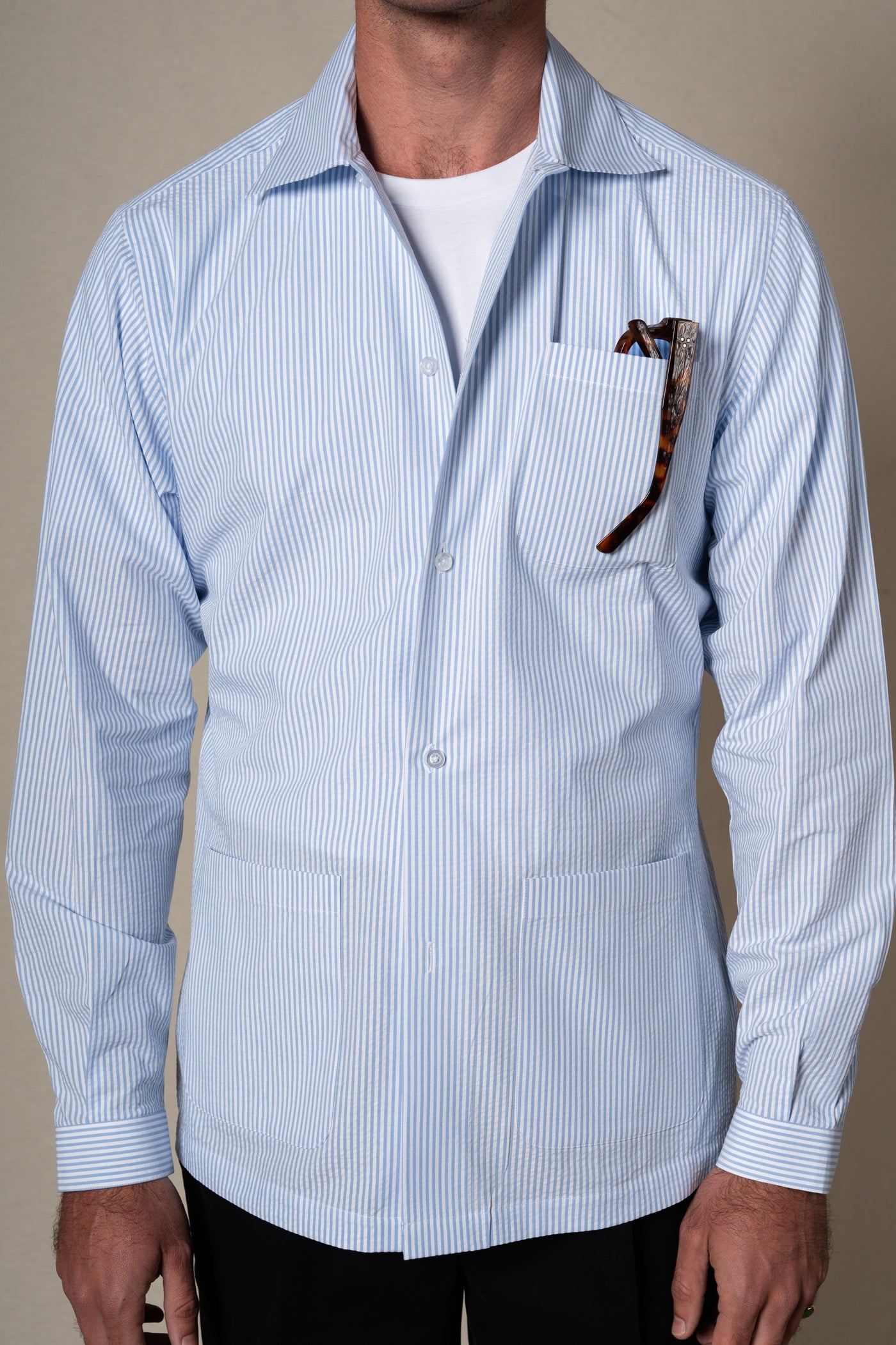 Navy Seersucker Stripes Overshirt — detalle del tejido, BUND Costa Vice SS26