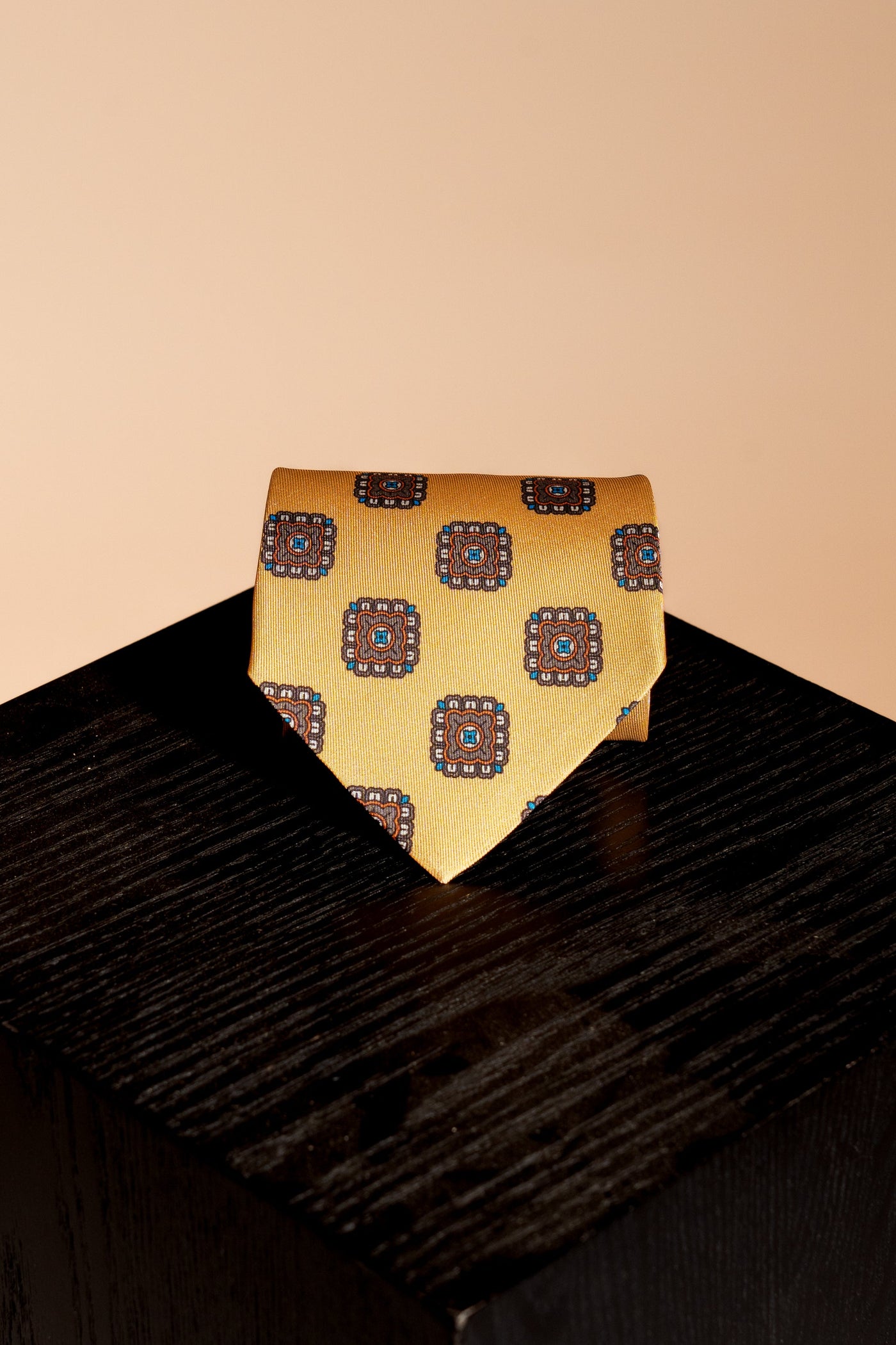 Corbata Aztec Yellow