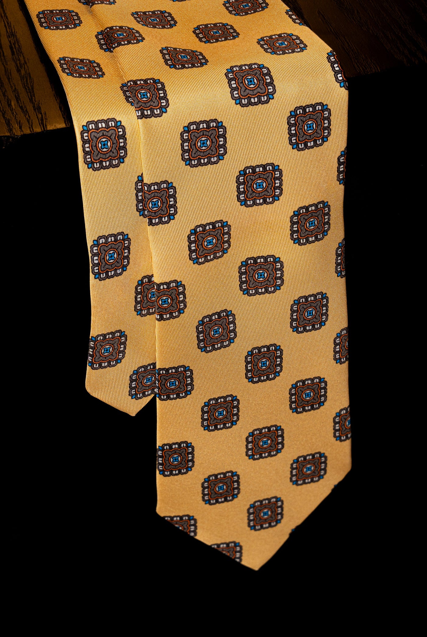 Corbata Aztec Yellow